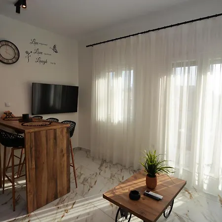 Royalty Queen Cavala