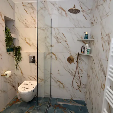 Royalty Queen * Kavala